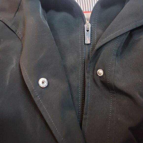 Croft & Barrow woman's large raincoat w removable hood, zipper & button closure - Picture 5 of 12